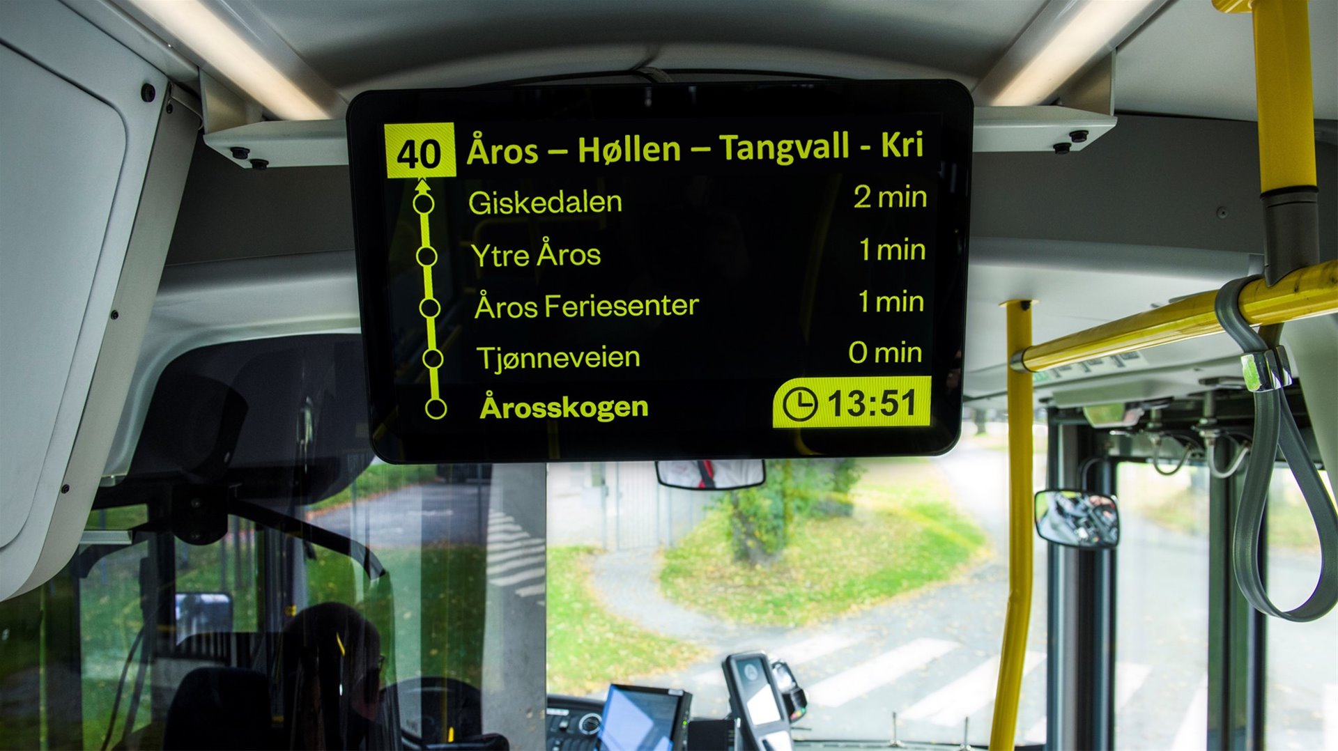 bilde som viser sanntidsskjerm ombord på bussen